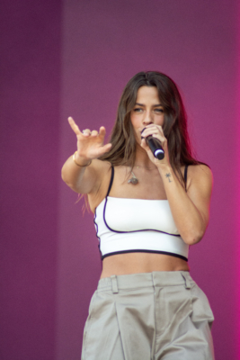 Sängerin Vanessa Mai live beim Heideparkfestival im Heide Park Resort in Soltau