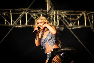 Zara Larsson beim Heideparkfestival