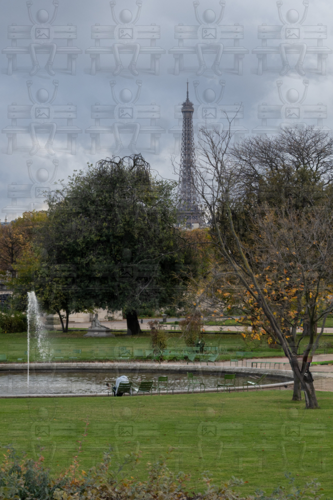 Eiffelturm-vom-Louvre