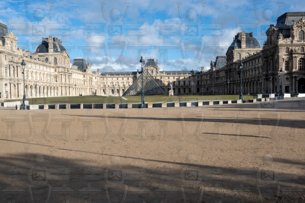 Louvre-aussen