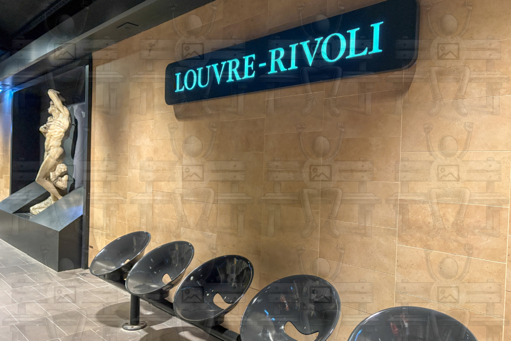 Metro-Louvre