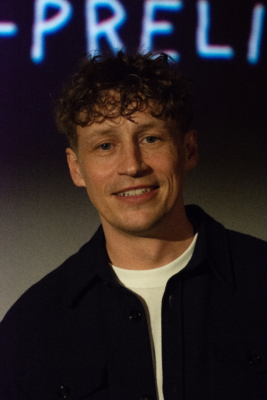 Tim Bendzko live in Hamburg.